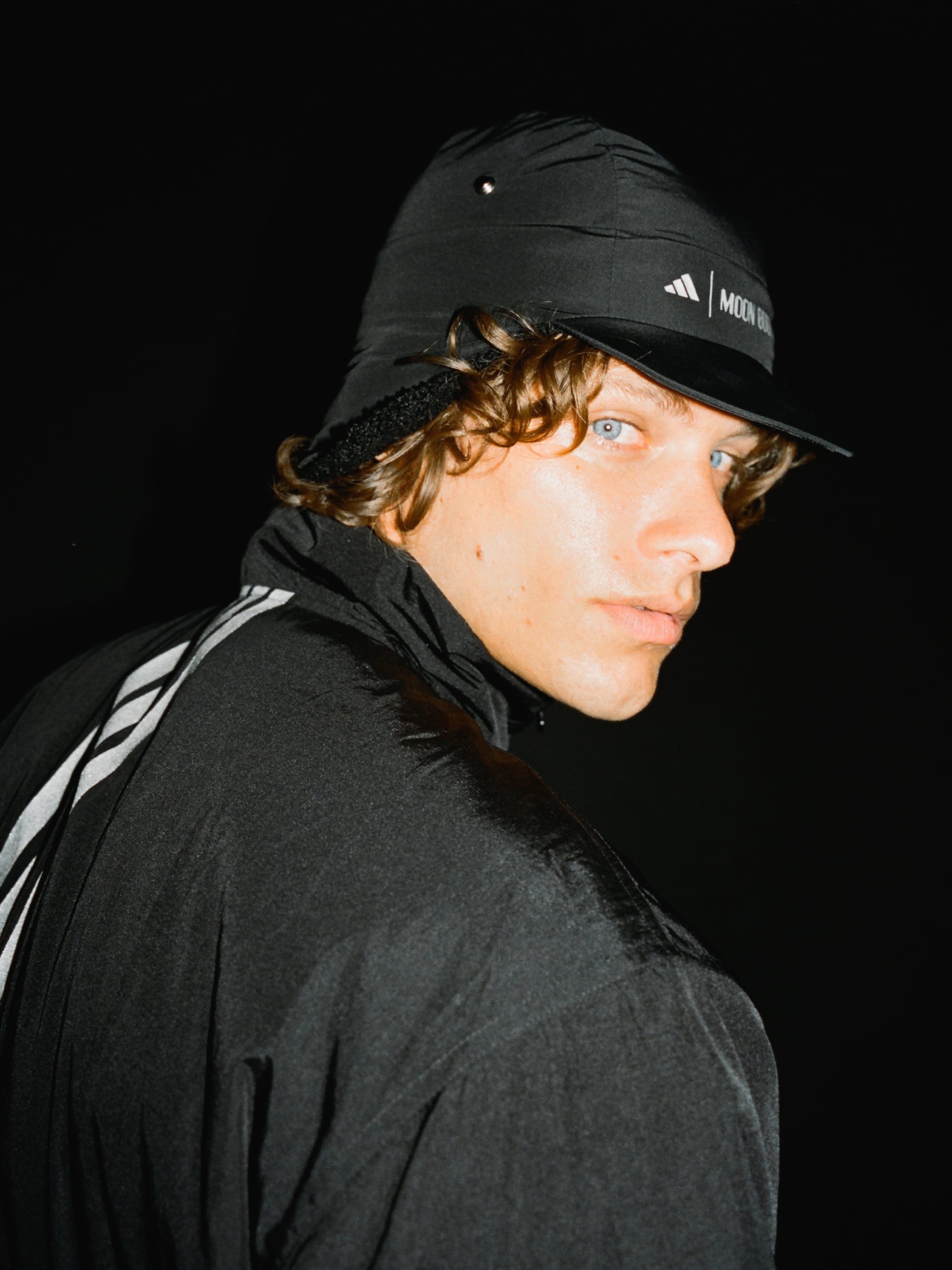 ADIDAS X MOON BOOT CAPPELLINO NERO